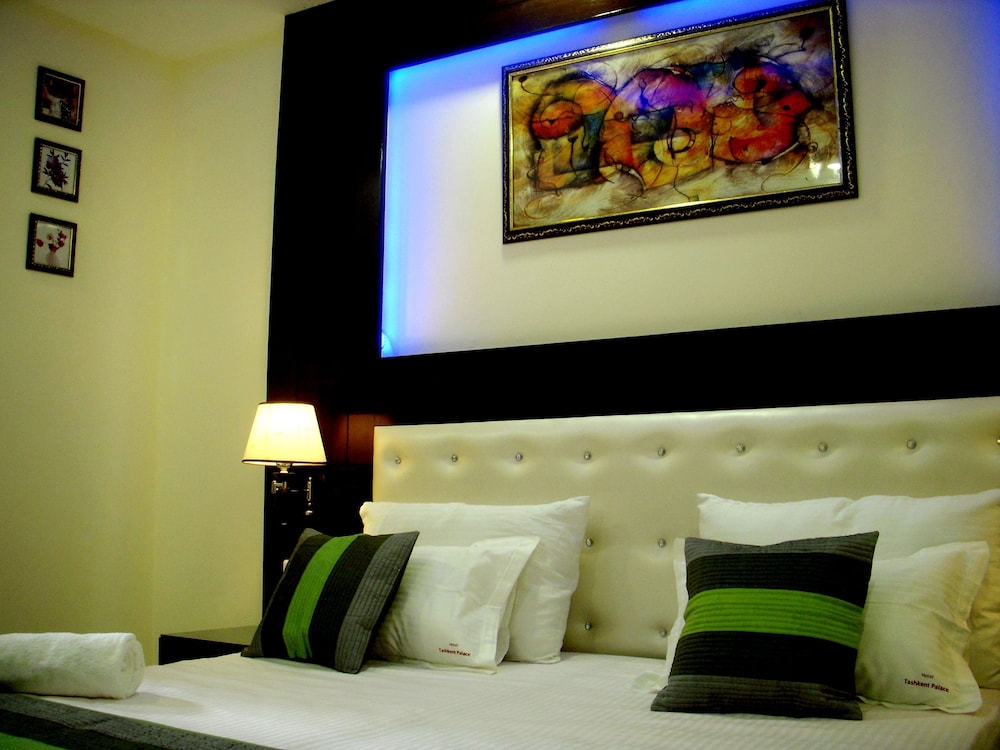 Hotel Tashkent Palace  New Delhi Railway Station