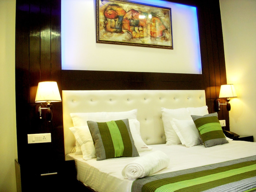 Hotel Tashkent Palace  New Delhi Railway Station