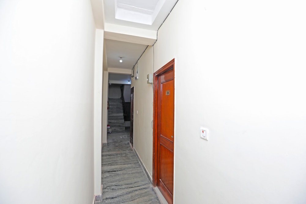 OYO 44282 Gulshan Deluxe