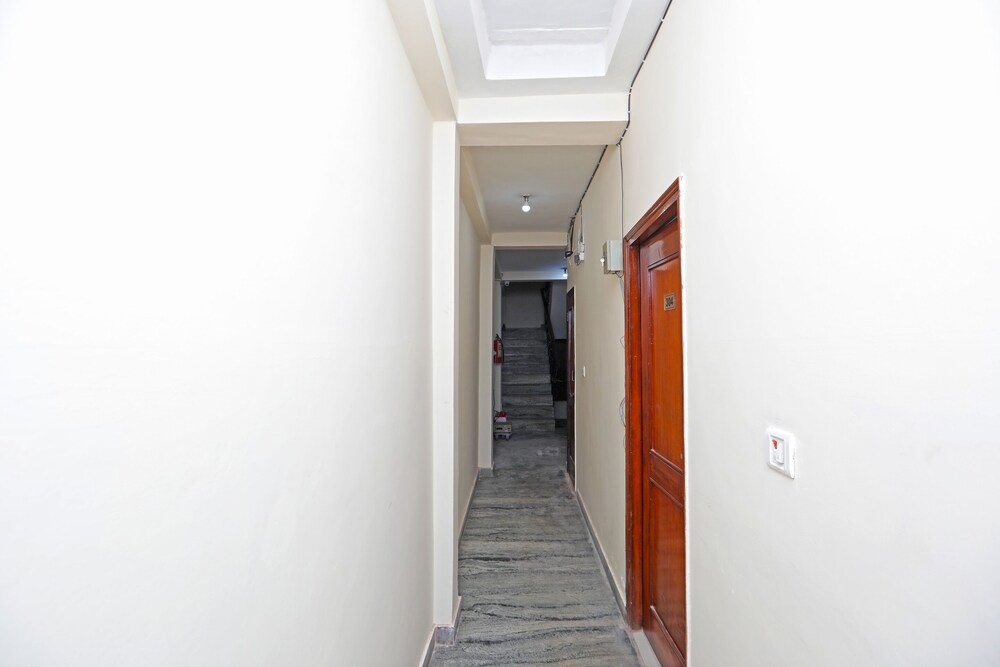 OYO 44282 Gulshan Deluxe