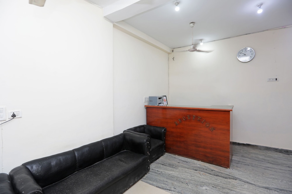 OYO 44282 Gulshan Deluxe