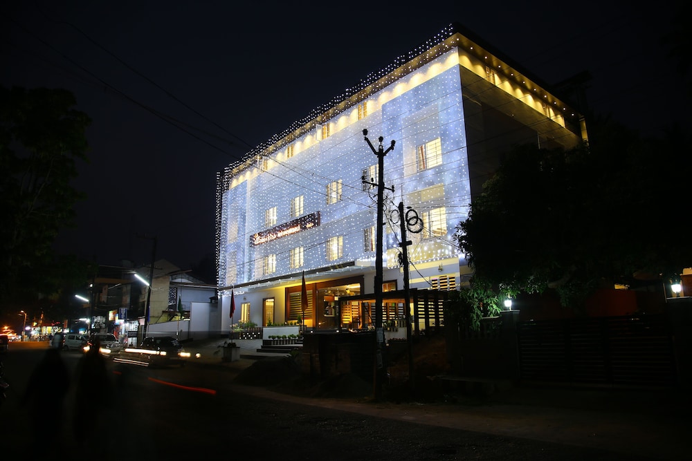 Hotel Theertha International