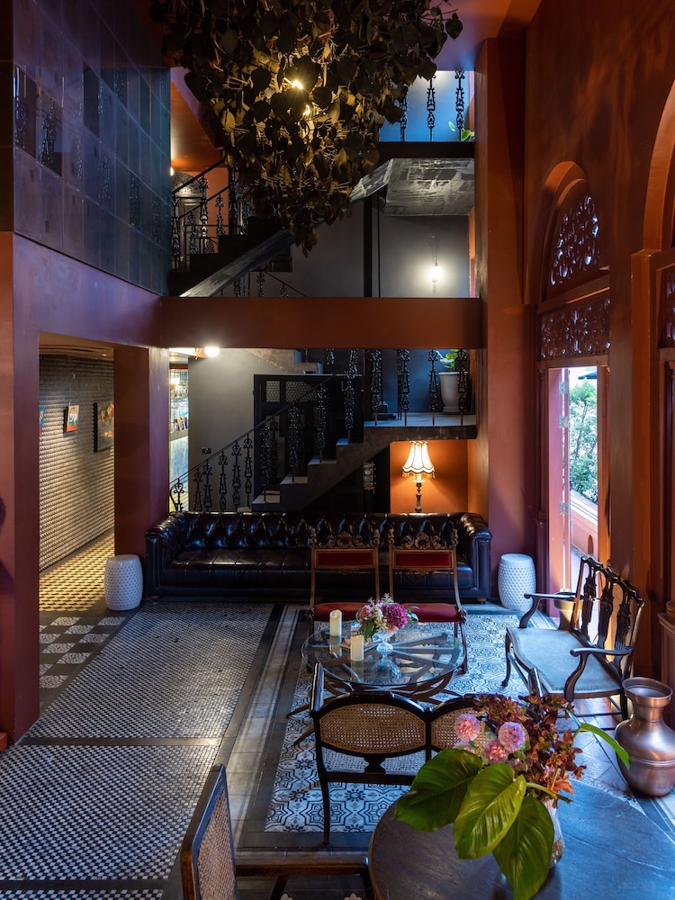 Amdaeng Bangkok Riverside Hotel