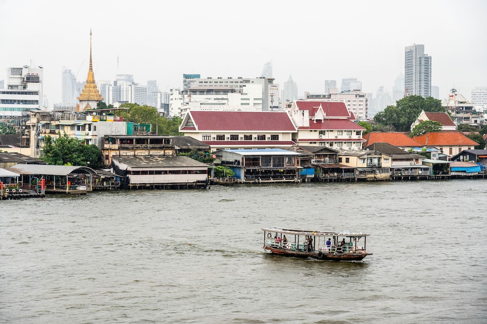 Amdaeng Bangkok Riverside Hotel