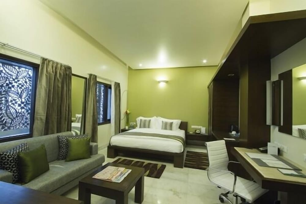 Leisure Inn Grand Chanakya