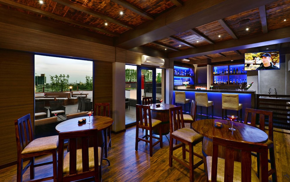 Leisure Inn Grand Chanakya