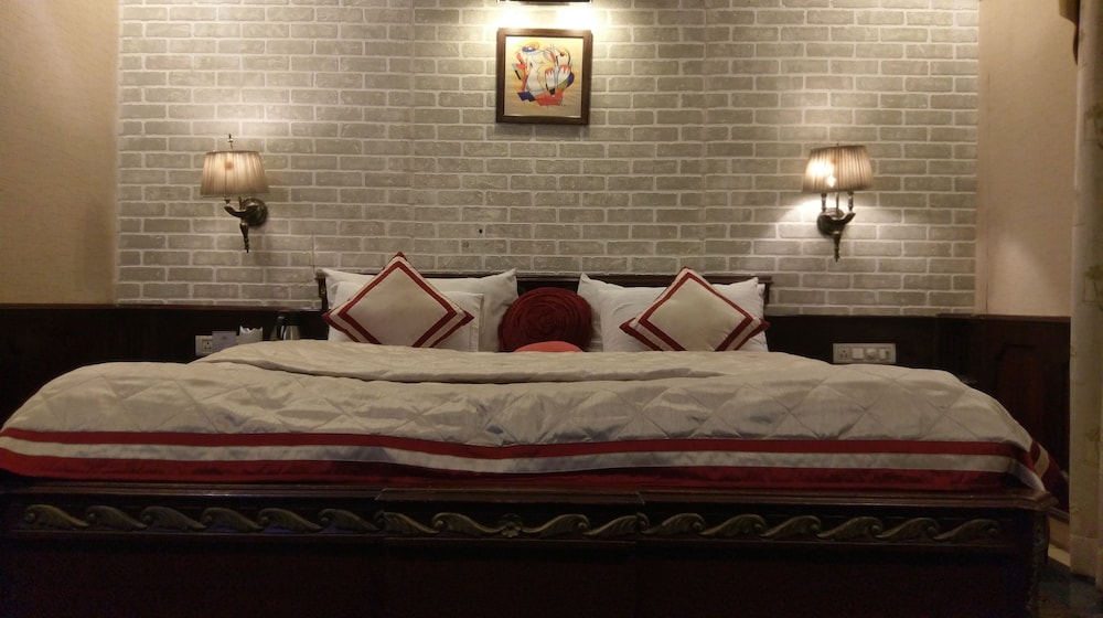 Hotel Diplomat Residency - Bareilly