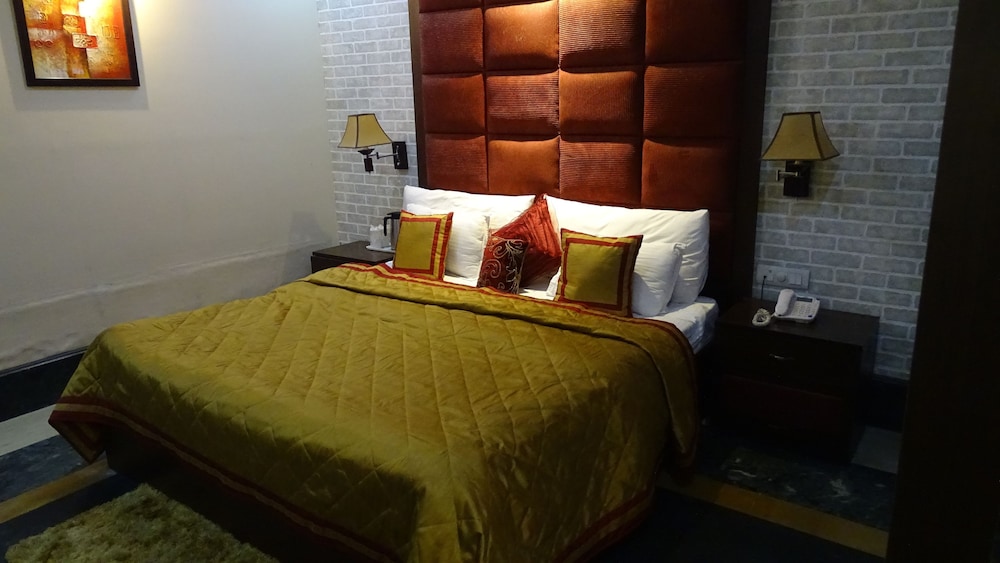 Hotel Diplomat Residency - Bareilly