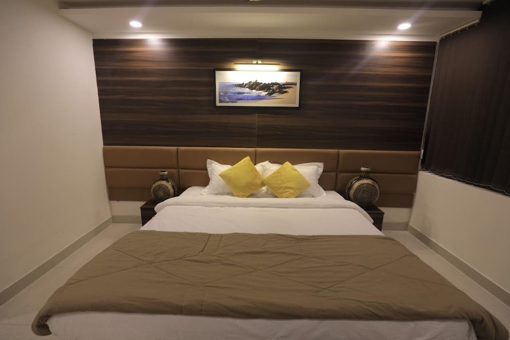 RNB Select Hotel Walk In by 1589 Lucknow