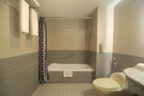 Royal Tulip Sea Pearl Beach Resort & Spa