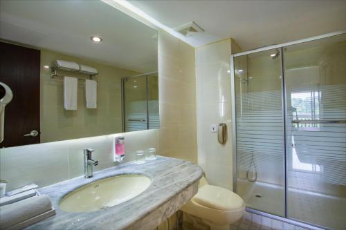 Royal Tulip Sea Pearl Beach Resort & Spa