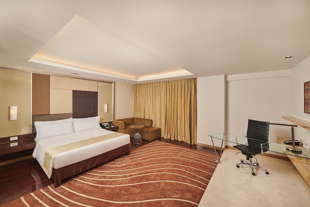 Holiday Inn Mumbai International Airport, an IHG Hotel