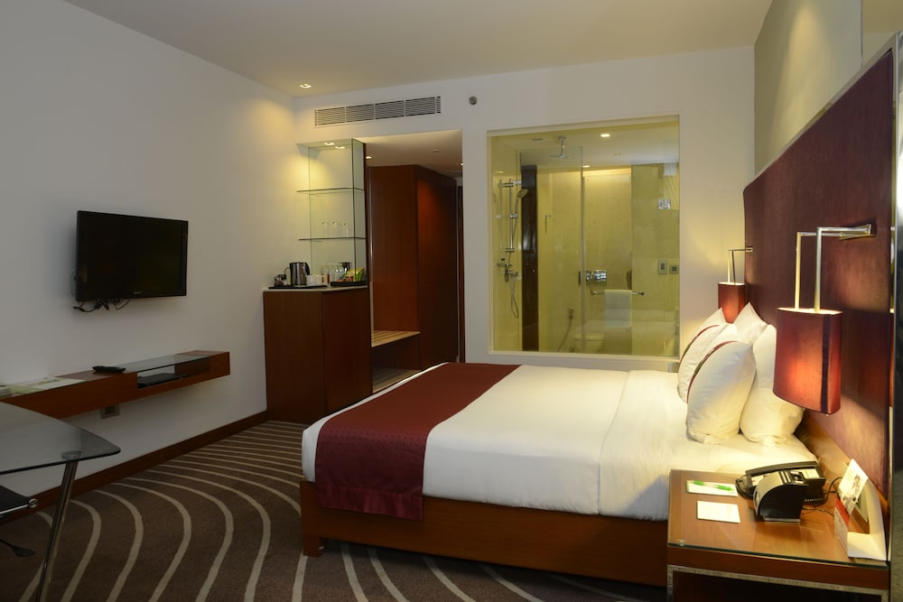 Holiday Inn Mumbai International Airport, an IHG Hotel