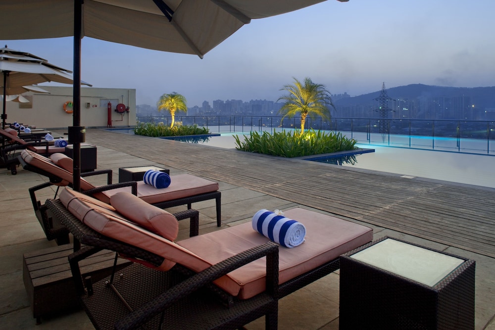 Holiday Inn Mumbai International Airport, an IHG Hotel
