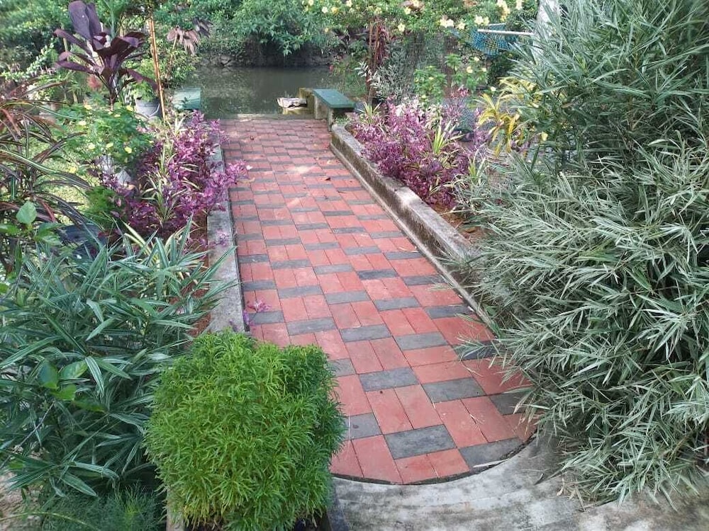 Kuttickattil Gardens Homestay