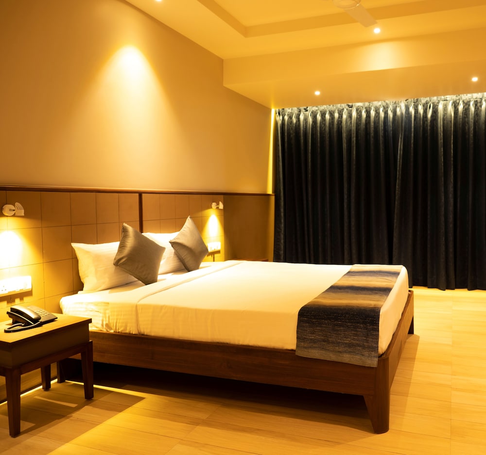Cosmique Clarks Inn Suites
