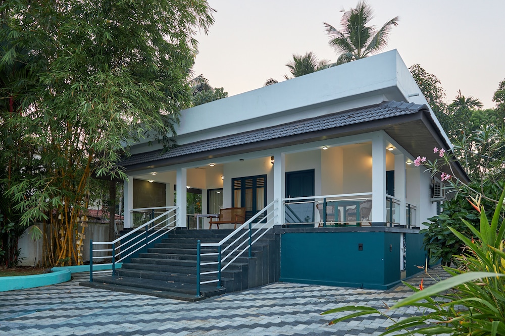 Seclude by the Lake, Alleppey