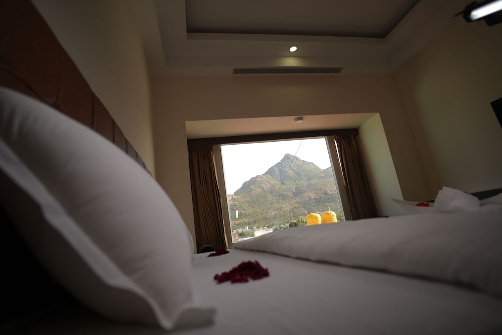 Hotel Seasons