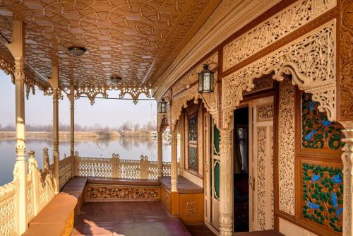 King Paradise Houseboats