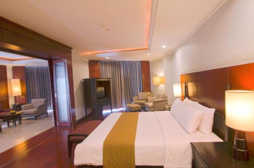 Long Beach Garden Hotel and Pavilions