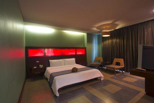 Long Beach Garden Hotel and Pavilions