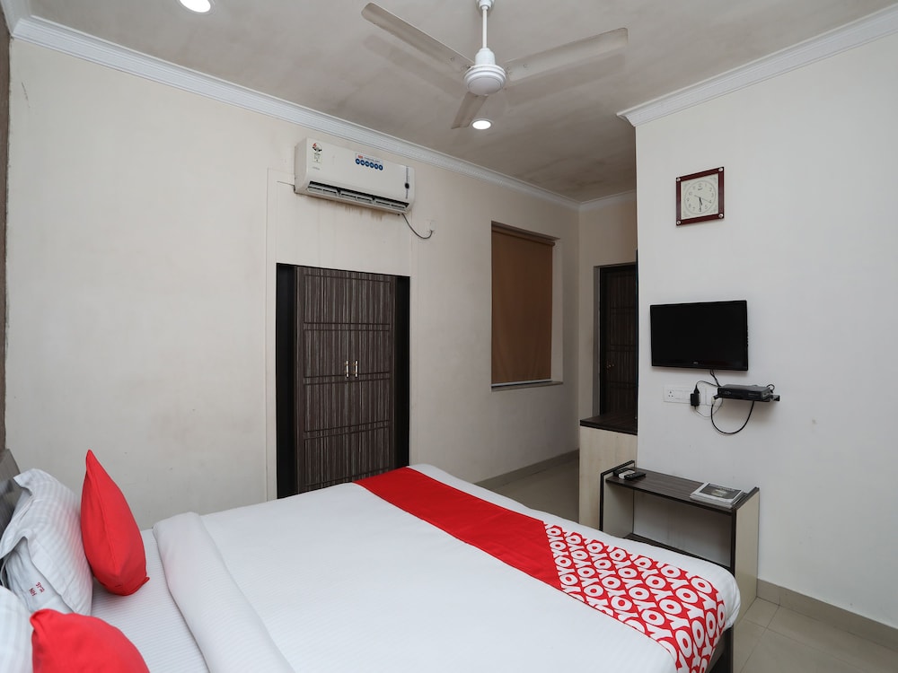 OYO Flagship 16097 Neeranand Regency Bhowanipore
