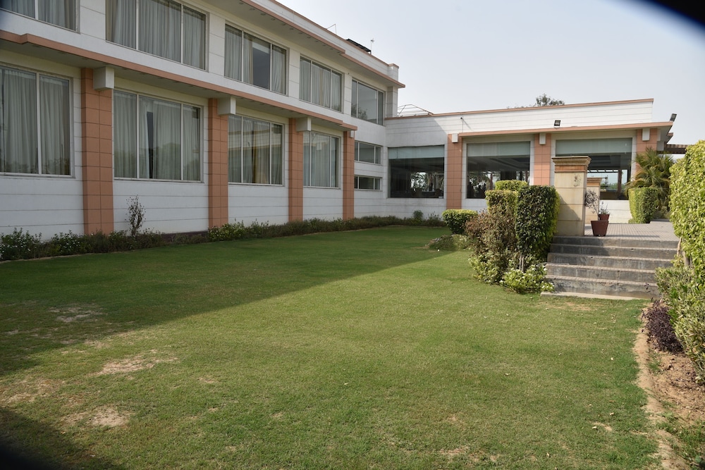 Opulent by Udman Hotels and Resorts