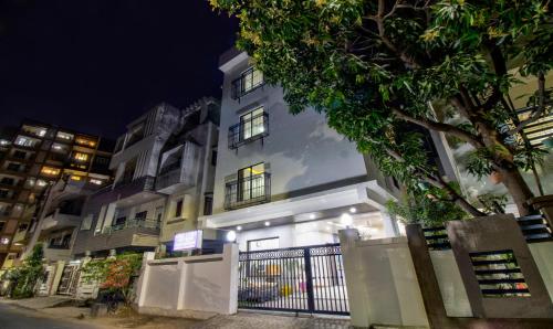 Itsy Hotels Shri Guru Service Apartment