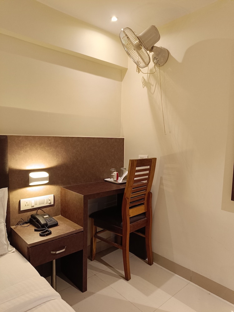 Hotel West Inn