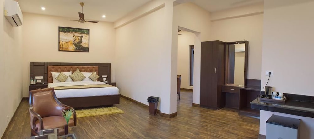 Resorts by the Baagh , Jim Corbett