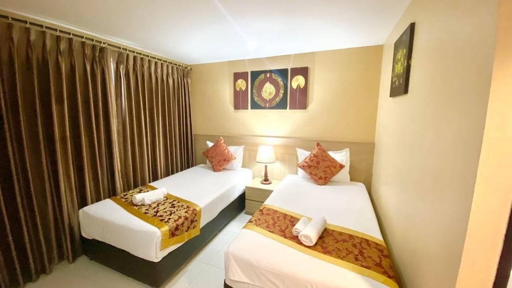 Top High Airport Link Hotel