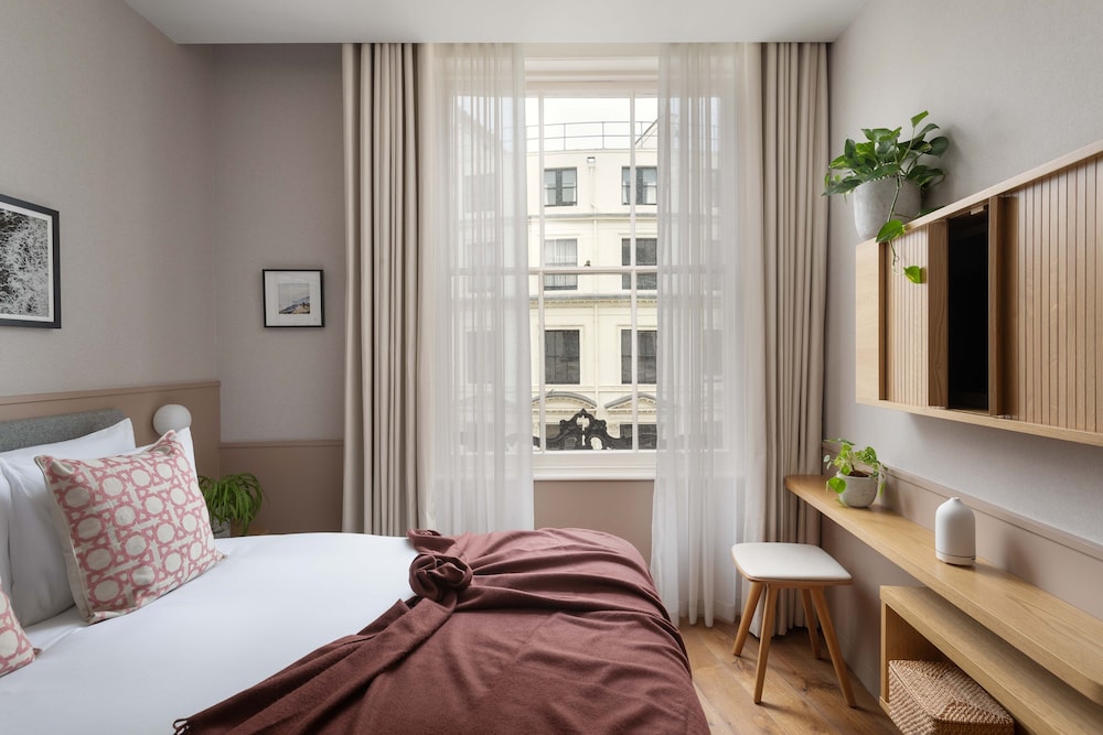 Inhabit Queen's Gardens, a Member of Design Hotels