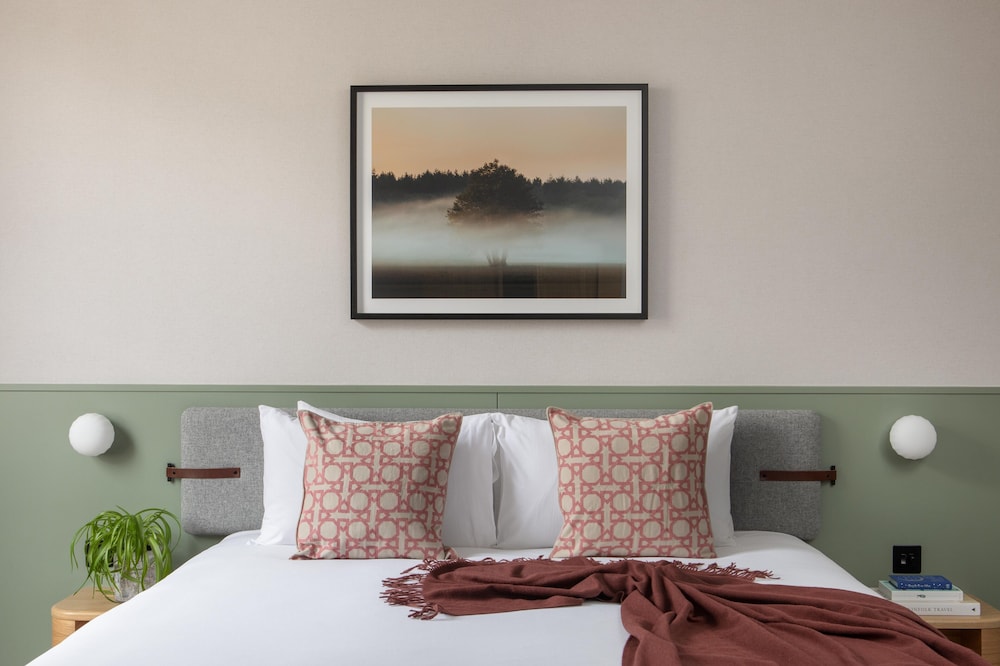 Inhabit Queen's Gardens, a Member of Design Hotels