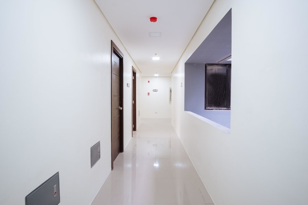 RedDoorz Plus @ Evangelista Street Makati