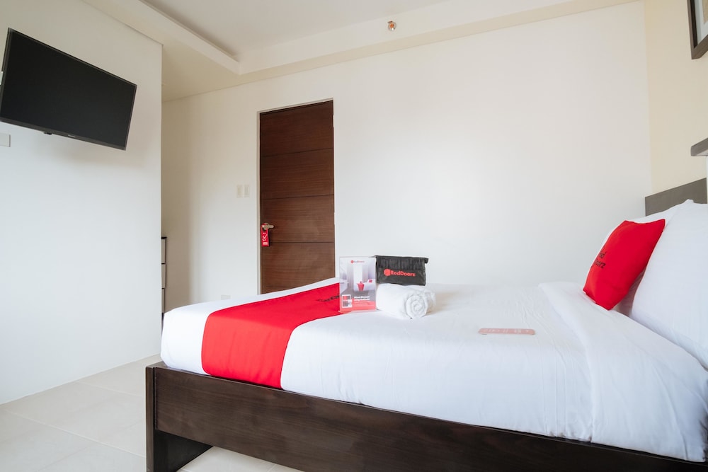 RedDoorz Plus @ Evangelista Street Makati
