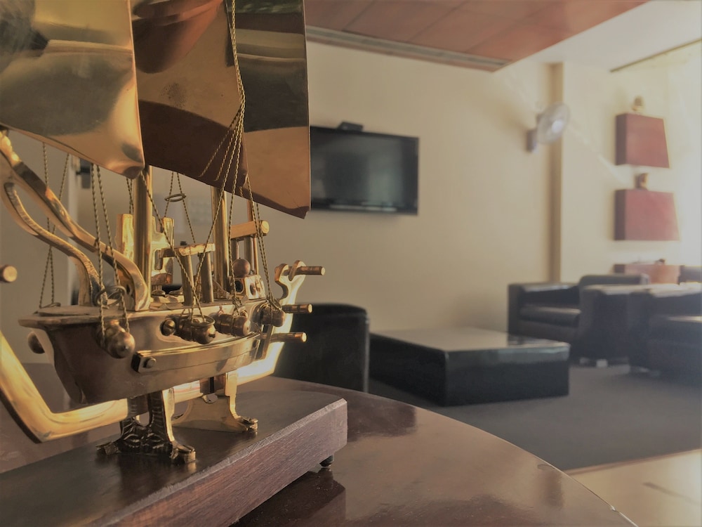 Hotel Aura Near Connaught Place