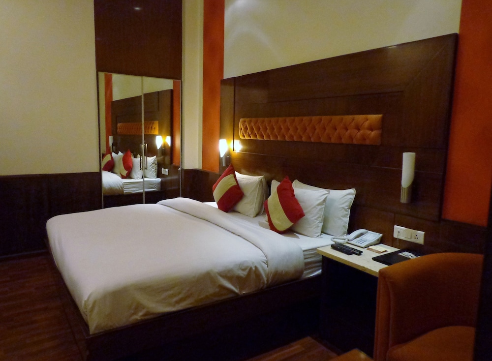 Hotel Aura Near Connaught Place