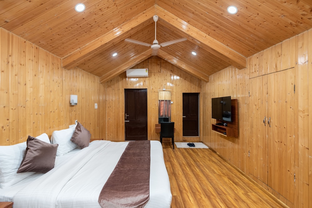 Hotel Grand Boulevard Srinagar