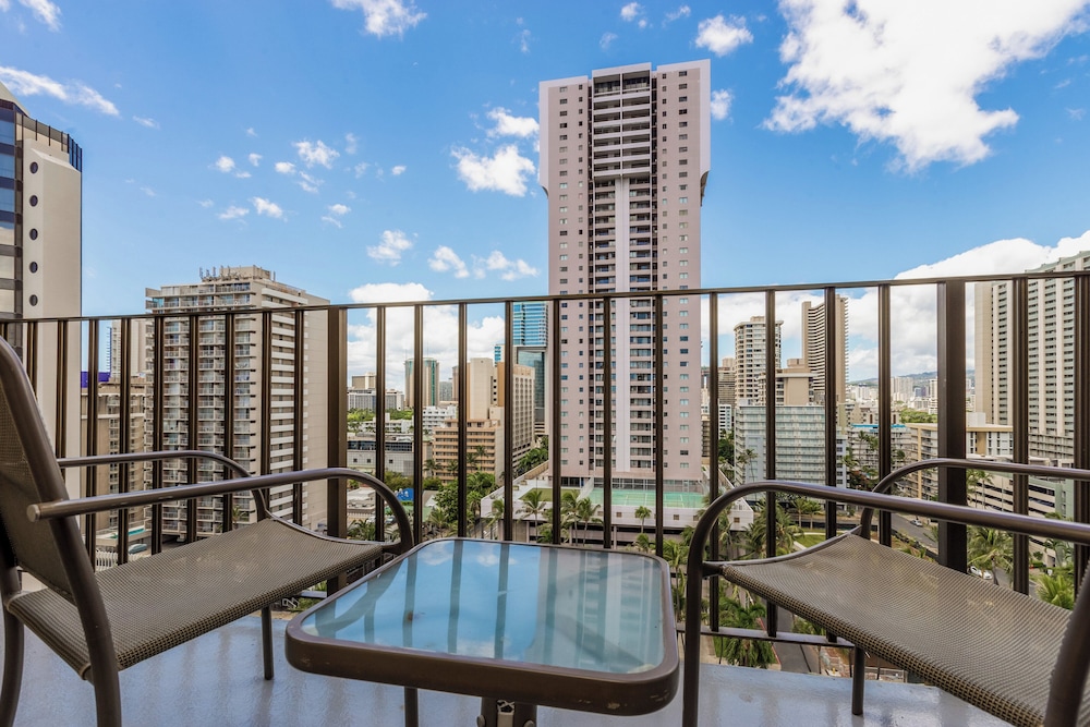 Ohia Waikiki Studio Suites