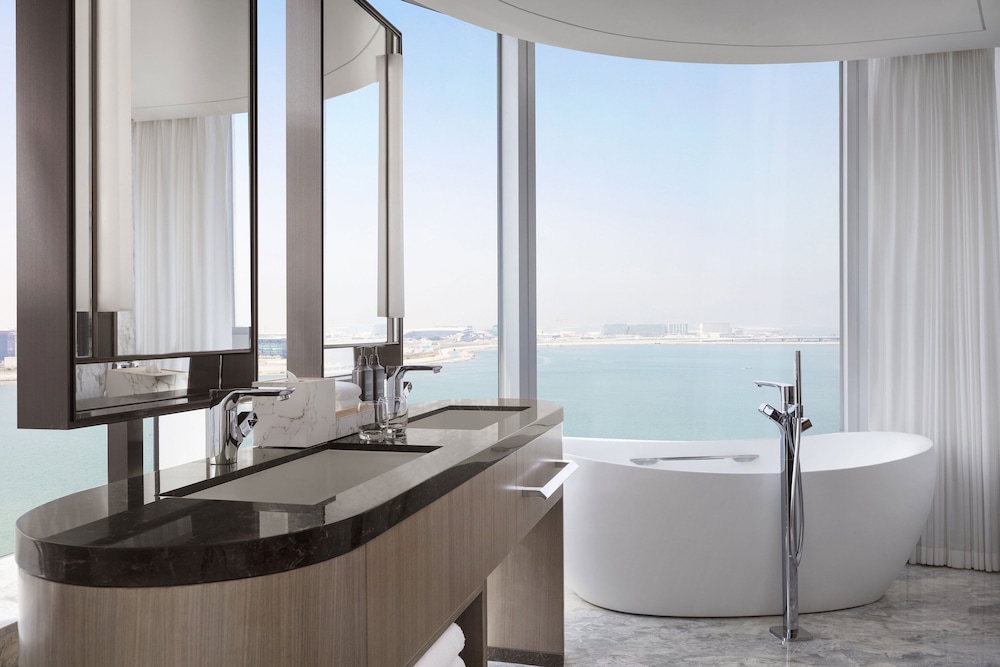 Sheraton Hong Kong Tung Chung Hotel
