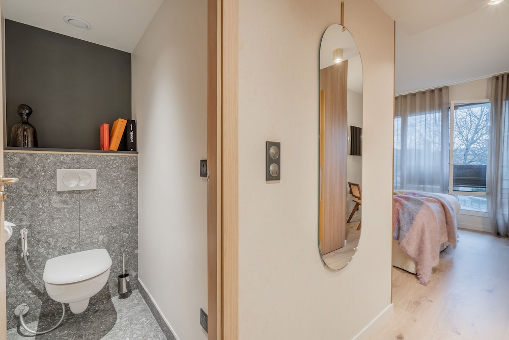 Yuna Porte Maillot - ApartHotel