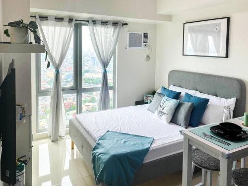 Modern and homely Condo in Shaw Boulevard