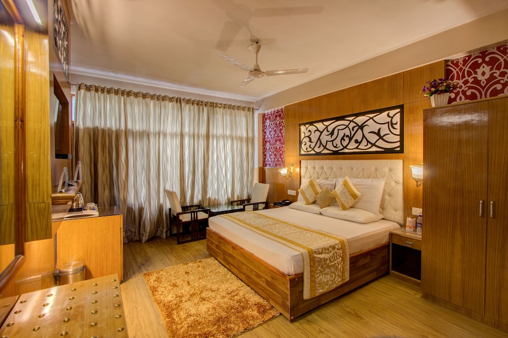 Hotel Natraj (500 Mtrs from Volvo Bus Stand)