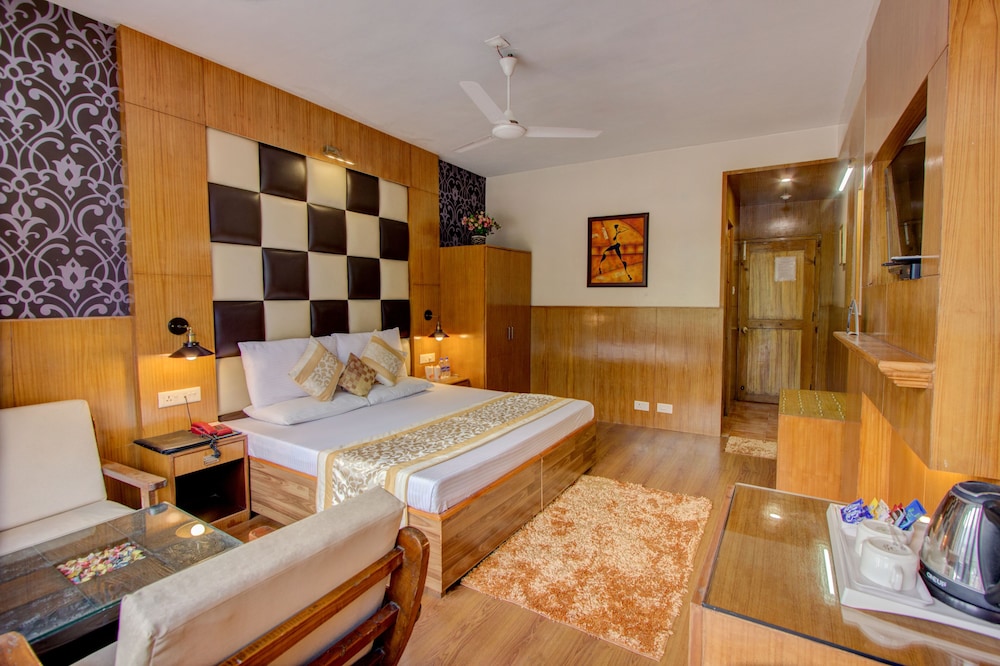 Hotel Natraj (500 Mtrs from Volvo Bus Stand)