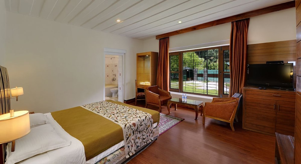 Heevan Pahalgam - River Front Luxury Retreat