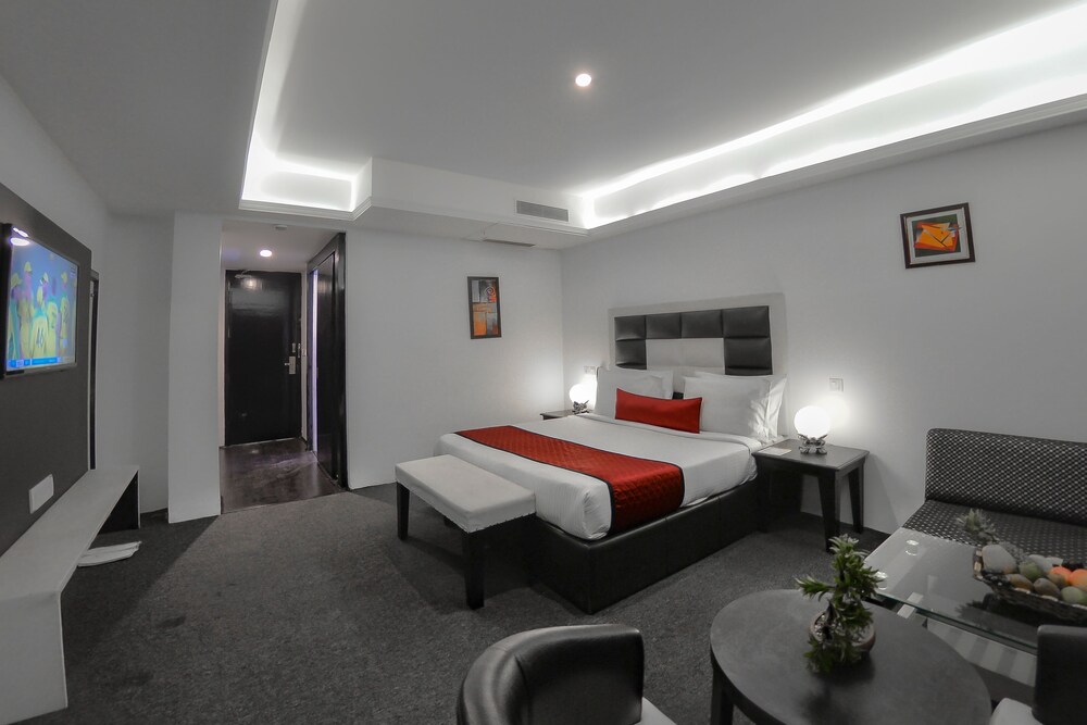 Hotel Rose Petal