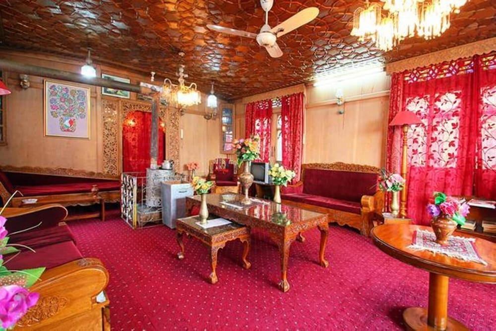 Lake Victoria Houseboat