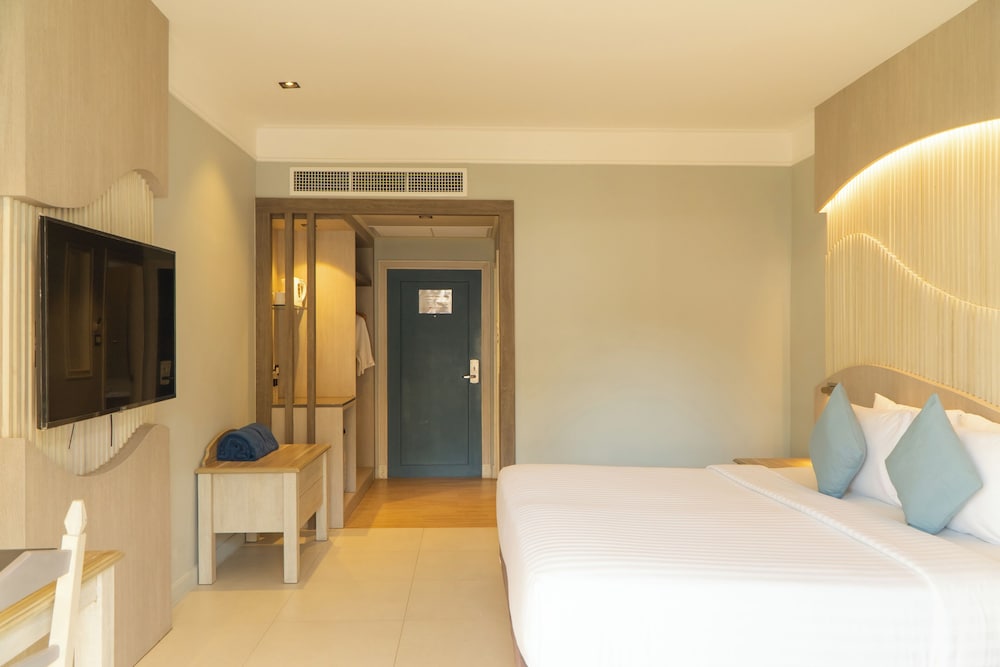 Amora Beach Resort Phuket