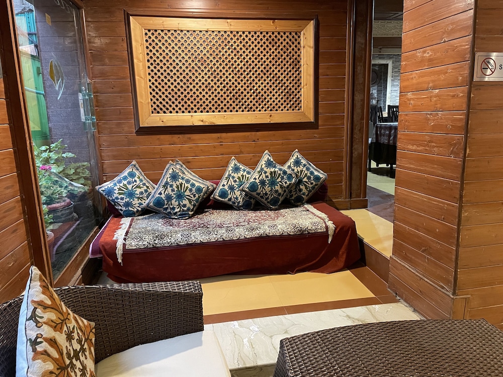 Hotel Sadaf