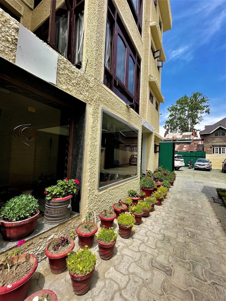 Hotel Sadaf